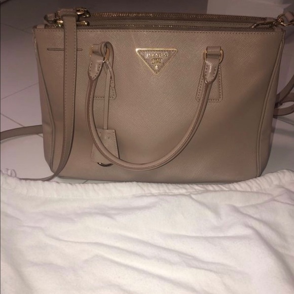 Amazing condition! Timeless Prada medium Galleria bag - Picture 2 of 4